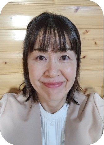 行政書士 上原明子の顔写真